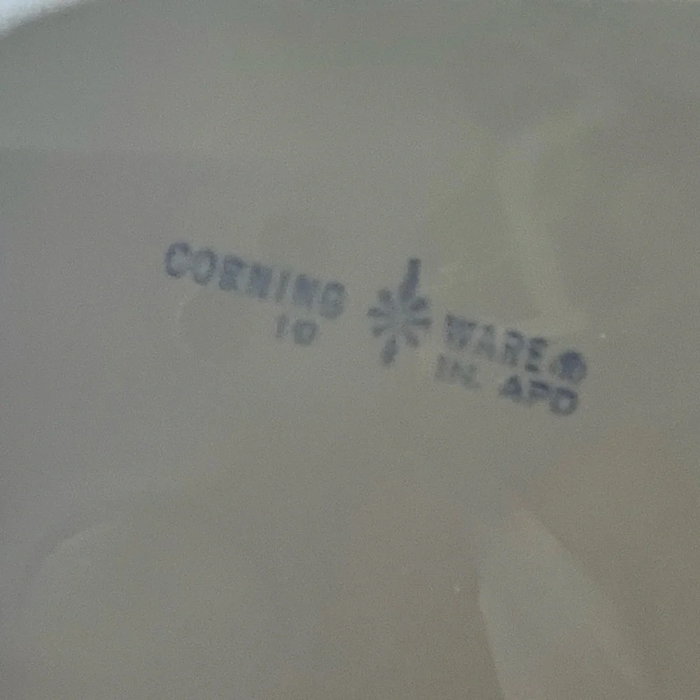 Vintage Corningware Casserole Dish Set with Lids (1.75 Qt and 2.5 Qt)